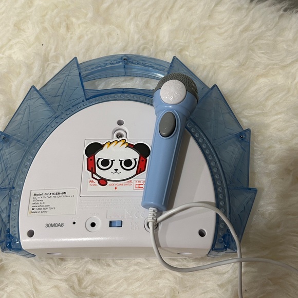 Frozen Doll with Microphone and Bag - Picture 6 of 6